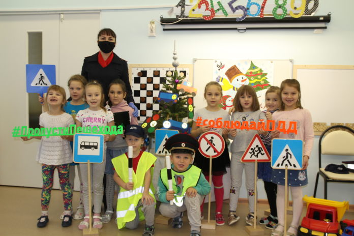 В детском саду №62 «Снежинка» прошла акция «Зимняя дорожная азбука»