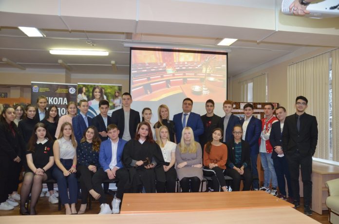 Екатерина Попова провела урок права в Быковской школе