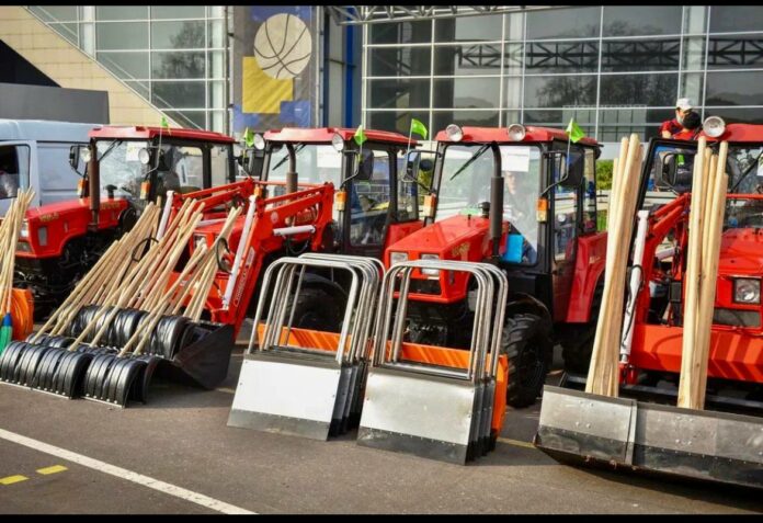 Количество и исправность уборочной техники к зимнему сезону проверили в Подольске