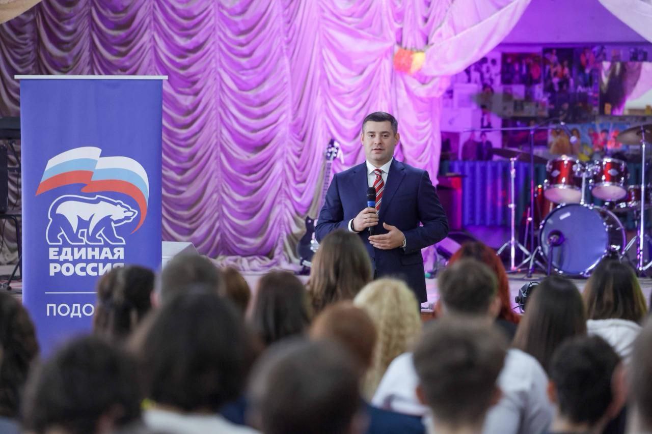 В преддверии Дня российского студенчества секретарь подольского отделения партии «Единая Россия» Григорий Артамонов посетил подольский филиал профессионального колледжа «Московия»