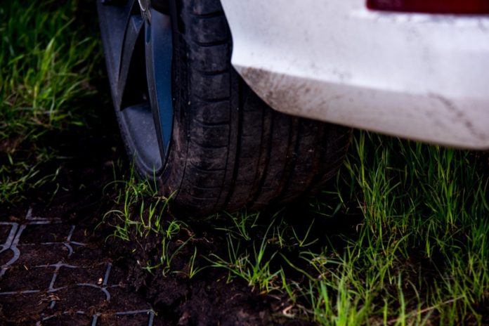 Госадмтехнадзор за неделю пресек более 90 случаев парковки на газонах