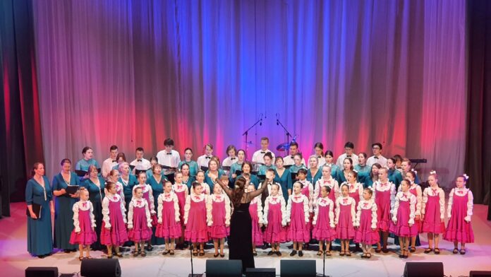 Отчетный концерт творческих коллективов состоялся в КПЦ «Дубровицы»