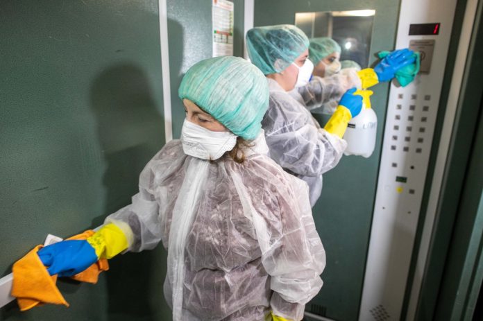 В группе администрации округа в социальной сети «ВКонтакте» можно оставить комментарий о качестве уборки...