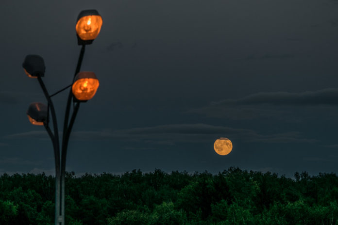 По предписаниям Госадмтехнадзора устранено 16 нарушений в содержании средств наружного освещения