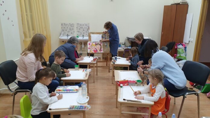 В КПЦ «Дубровицы» состоялся открытый урок рисования
