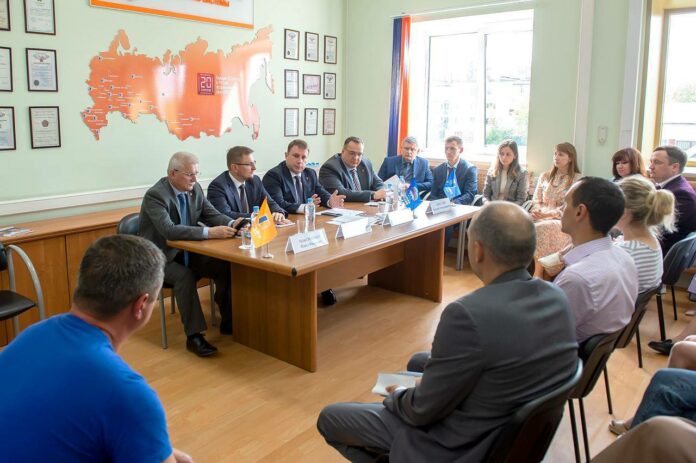 Дмитрий Жариков с сопартийцами встретились с трудовым коллективом ООО «Торговый Дом «Проплекс»