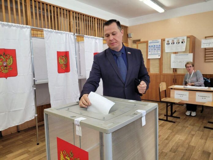 Депутат Михаил Жученко проявил свою гражданскую позицию и проголосовал по месту жительства