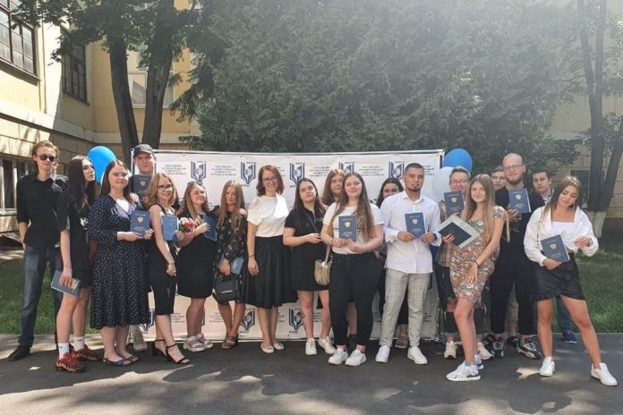 Выпуск молодых специалистов состоялся в подольском институте сервисных технологий РГУТИС