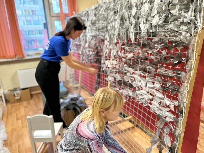 Подольские молодогвардейцы помогли в плетении маскировочных сетей