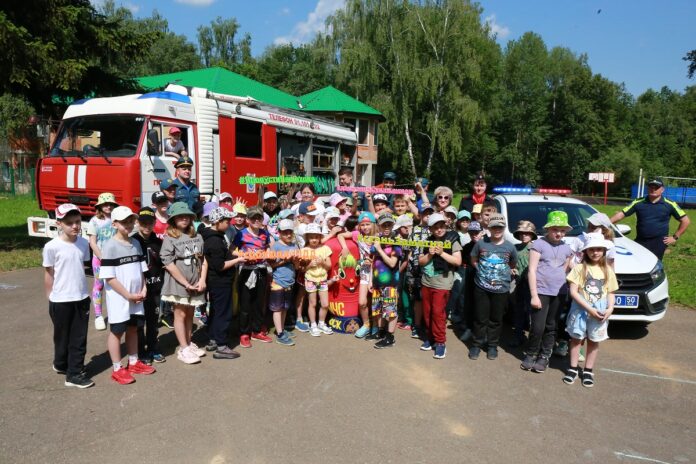 Сотрудники Госавтоинспекции г.о. Подольск провели день детской безопасности в оздоровительном лагере