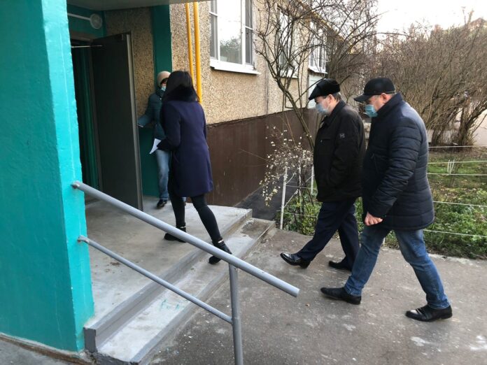 По программе «Безопасный регион» в микрорайоне Климовск состоялась проверка многоквартирных домов