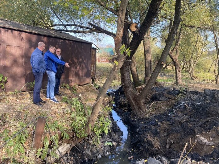 Выездное заседание Комиссии по предупреждению и ликвидации ЧС по вопросу загрязнения ручья Неумейка прошло...