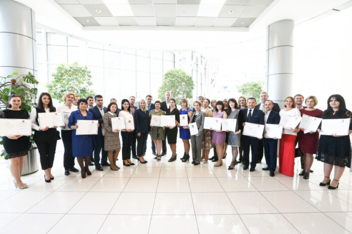 Свидетельства на приобретение жилья вручили двум медицинским работникам Большого Подольска