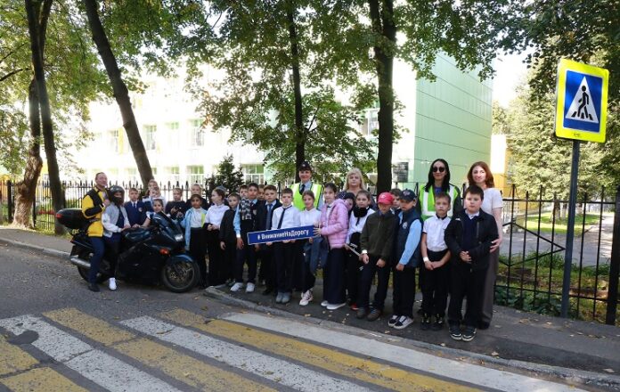 В Подольске автоинспекторы совместно с представителями общественных организаций провели акцию «Переходи по правилам»