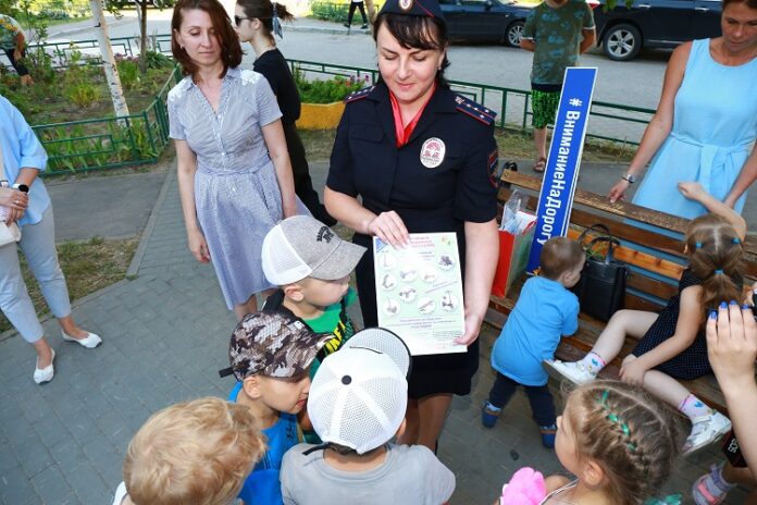 В Подольске сотрудники Госавтоинспекции проводят тренинги «Безопасный двор» для жителей крупных жилых комплексов