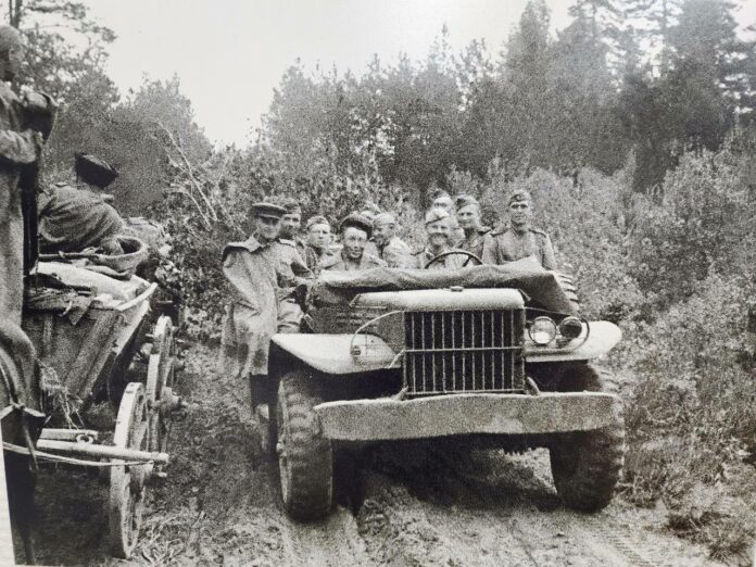 Фотовыставка «Фронтовые дороги курсанта Штыренко» работает в ИММЗ «Подолье»