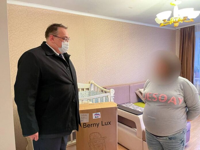 Алексей Никулин навестил семью военнослужащего из Подольска