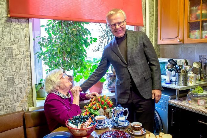 С 90-летием поздравили труженицу тылу Людмилу Михайловну Волкову