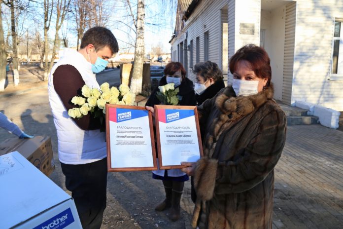 Руководитель МГЕР Подмосковья Александр Толмачев в День Героев Отечества поздравил луховицких врачей