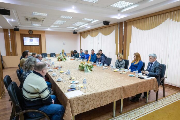 Старосты населенных пунктов и представители общественных организаций провели круглый стол в администрации