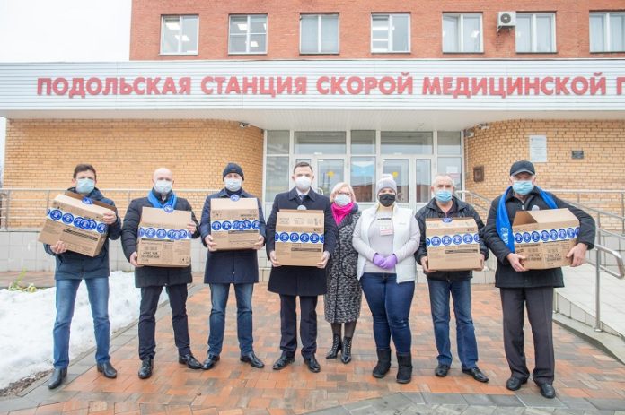 Активисты «Единой России» поблагодарили медиков Большого Подольска, приняв участие в региональной акции партии «Лови...