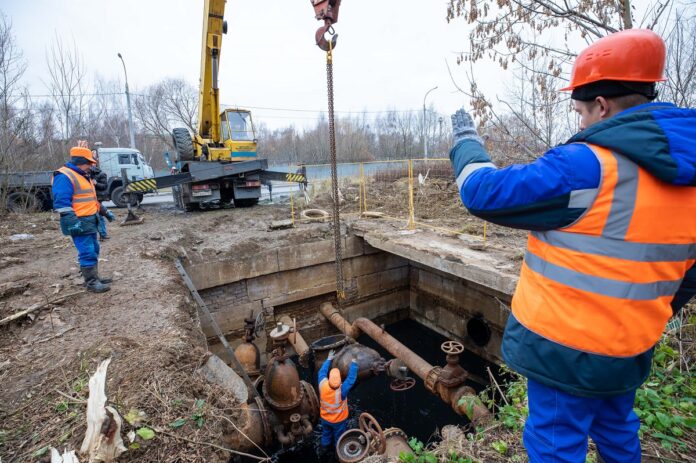В Климовске проводят реконструкцию проблемных участков напорного коллектора
