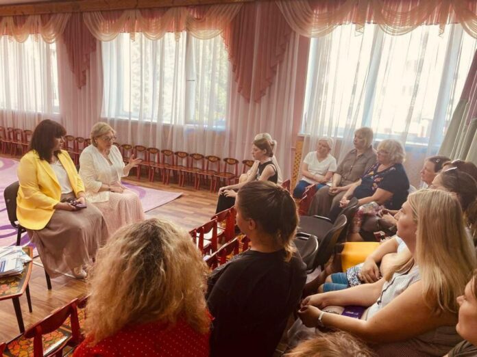 Руководитель фракции «Единая Россия» в Совете депутатов Любовь Ушанева встретилась с родителями дошкольного отделения...