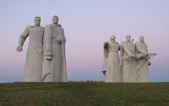 Педагог Молодежного центра «Максимум» организовал экскурсию по местам сражений битвы за Москву в формате...