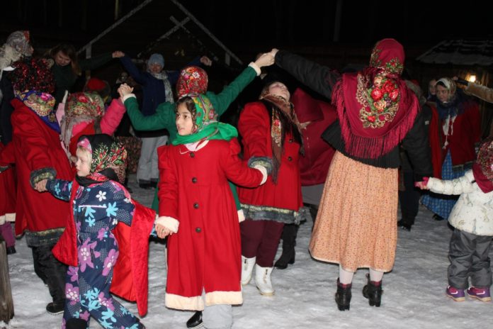Святочные народные гулянья прошли в Русском музее обрядов и быта