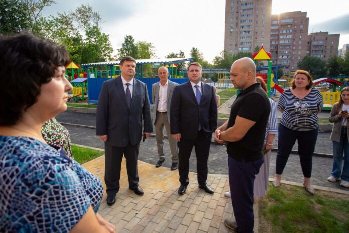 Работы на важных для округа социальных объектах идут полным ходом