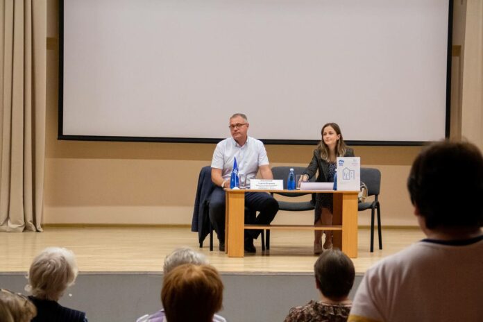 В Климовске прошла встреча с жителями по вопросам ЖКХ