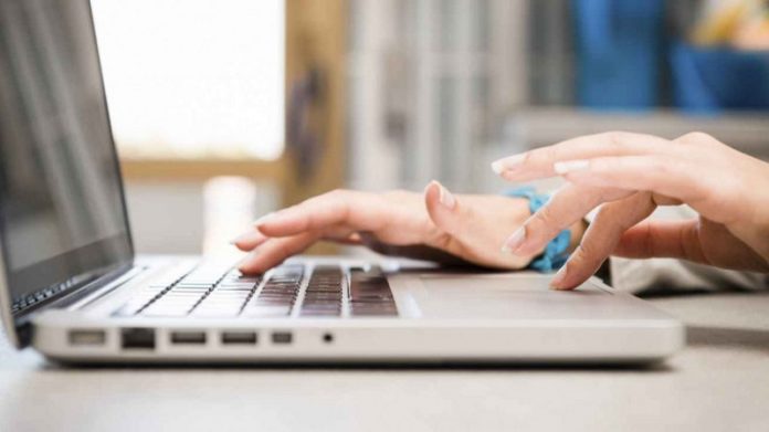 В Подмосковье создан онлайн-сервис для опекунов и приемных родителей, передает пресс-служба Минобразования региона