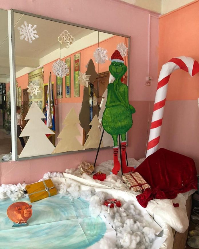 Конкурс новогодних инсталляций проходит школе № 1 в Климовске