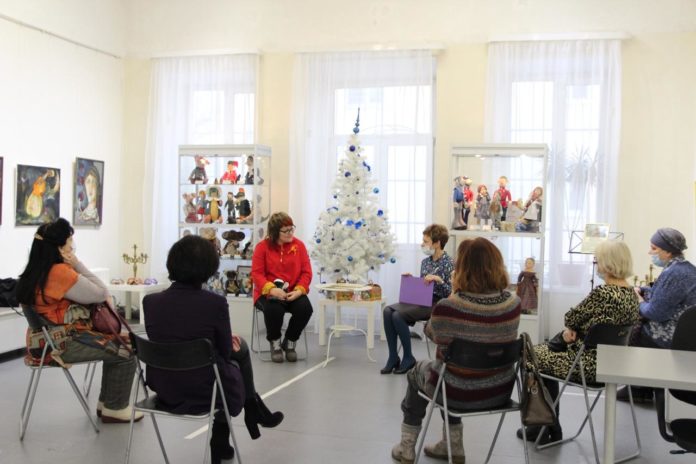 В Коломне прошло открытие выставки подольчанки Натальи Кирейченковой «Я играю!»