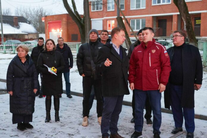 Глава горокруга Подольск приехал в школу № 20 со специалистами