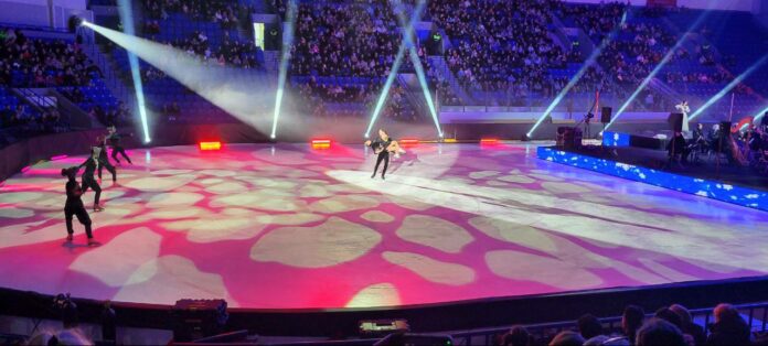 Более 200 детей участников СВО посетили ледовое шоу «Щелкунчик» в Подольске