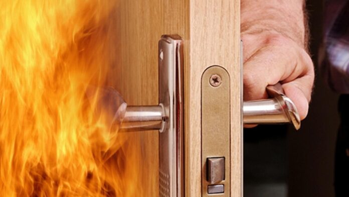 Подозреваемый в поджоге дверей задержан в Подольске