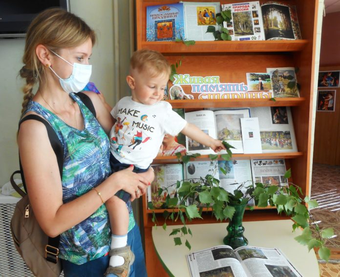 Библиотека №2 представила библиоколлаж «Раззвонились березки – красавицы»