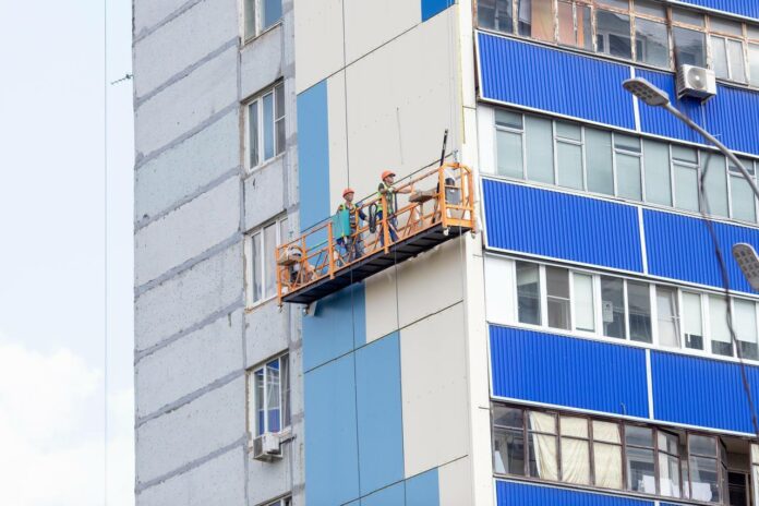 Продолжается капитальный ремонт главных высоток округа