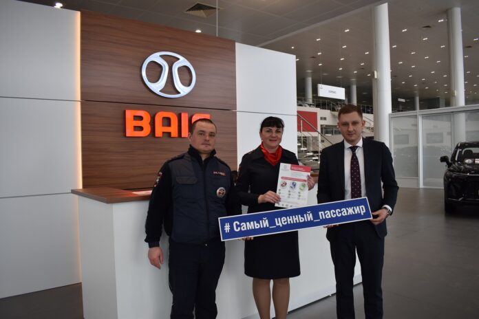 Сотрудники Госавтоинспекции в Подольске побеседовали с местными жителями о безопасности дорожного движения