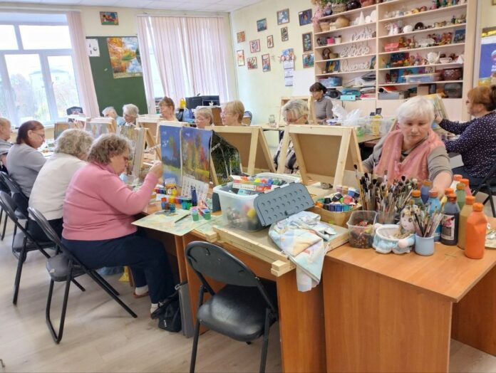 В горокруге Подольск организовали занятие по живописи гуашью и акрилом