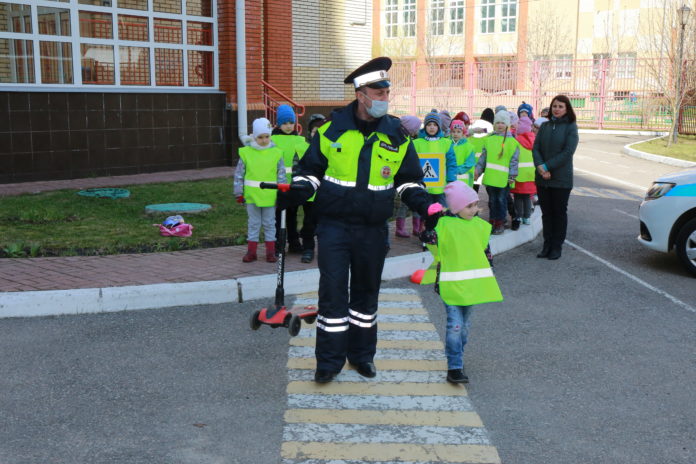 В детских садах Подольска проходят тематические уроки по дорожной безопасности