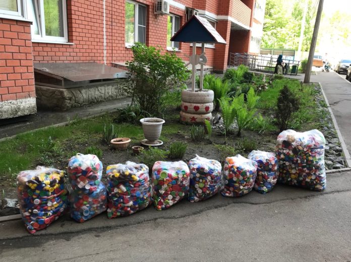 Жители климовского ЖК «Сосновка» завершили 10 сезон акции сбора доброкрышек