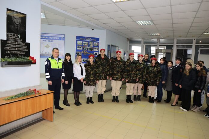 Сотрудники Госавтоинспекции г.о. Подольск  и общественники почтили память сотрудника Госавтоинспекции, погибшего при выполнении...