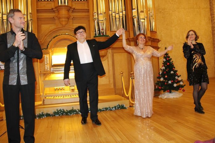 Вокалисты и музыканты покорили зрителей концерта «Музыка, жанры, эпохи» в КПЦ «Дубровицы»