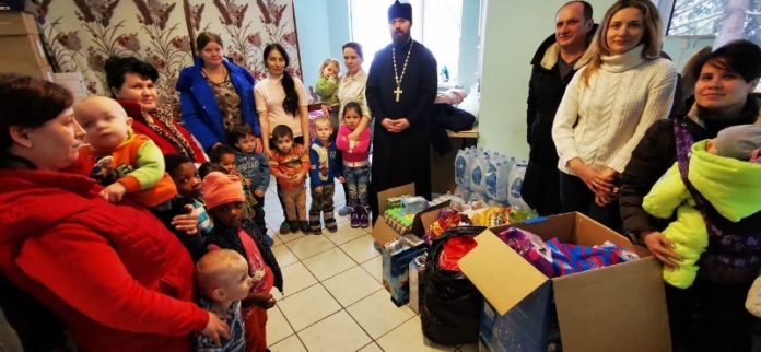 Настоятель Георгиевского храма Александр Рульников поздравил детей из приюта «Дом трудолюбия НОЙ»