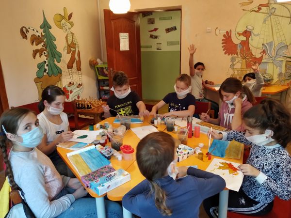 В детской библиотеке № 27 состоялся мастер-класс «Краски осени»