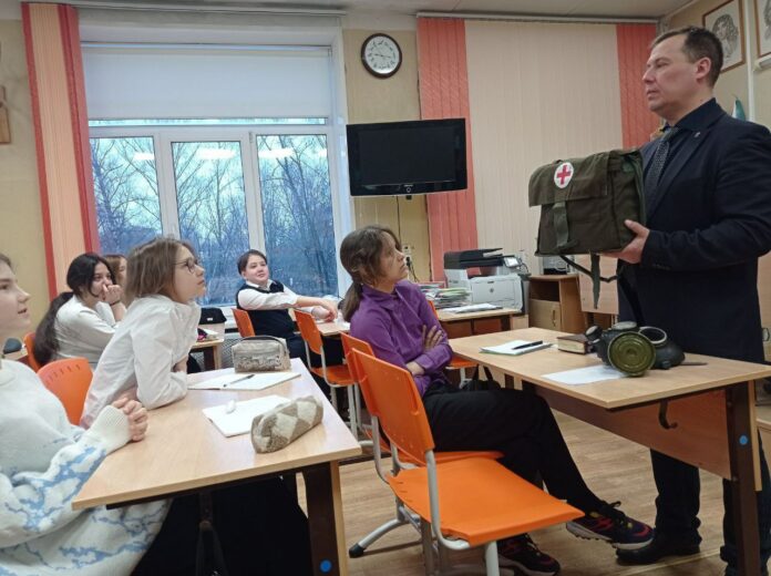 Депутат фракции «Единая Россия» провёл тематический урок «Основные средства жизнедеятельности при оказании первой медицинской...
