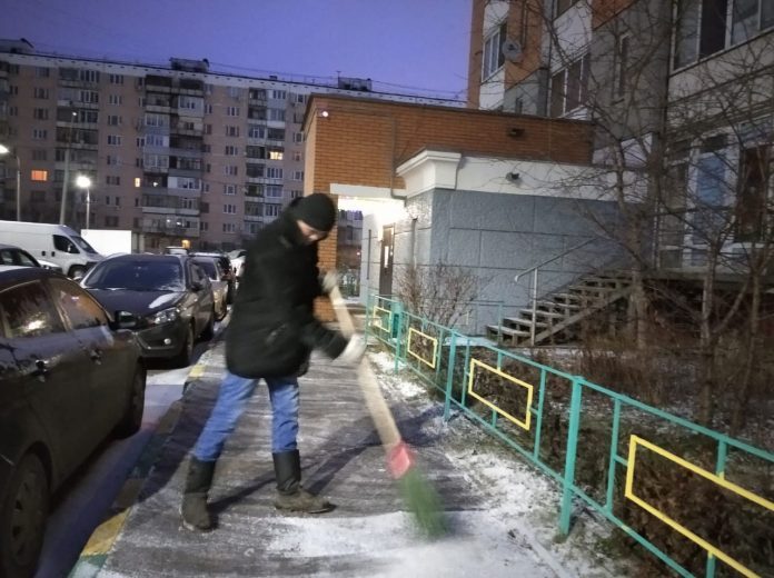 Уборка дворов в Подольске проходит  в плановом режиме