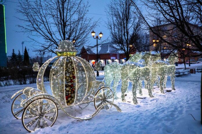 Новогоднее настроение создается на улицах Подольска